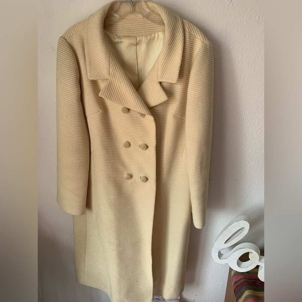 Cream vintage coat, size 14